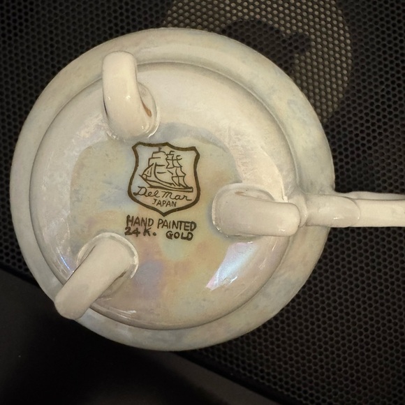 Vintage Elegant Cream and Gold Mug with Floral Design - Picture 3 of 5